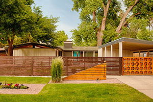 curbed mid century house 300 x 200